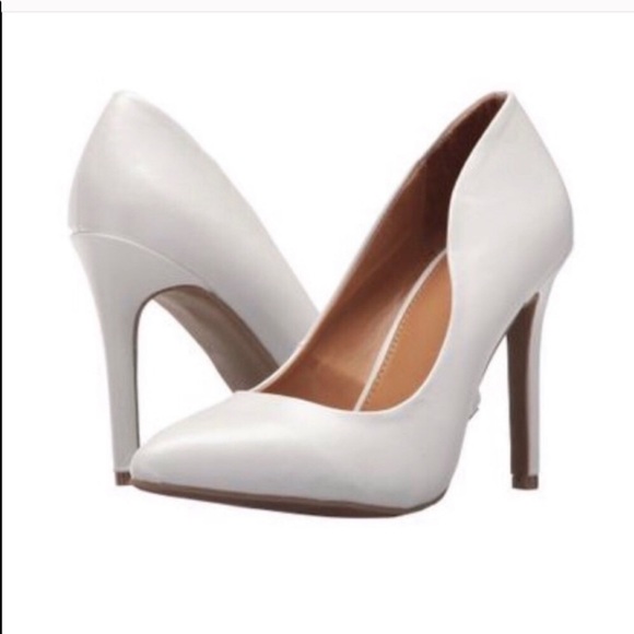 Re-stock “ Selina” white pumps - Picture 2 of 5